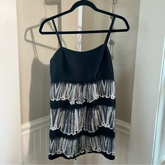 CABI Silk Dazzle Cami Blouse Style # 729 Faux Lace Tiers Size 6 Going Out Top - Picture 3 of 13